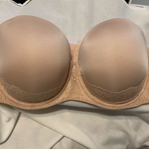 Strapless torrid 44D - no straps included!